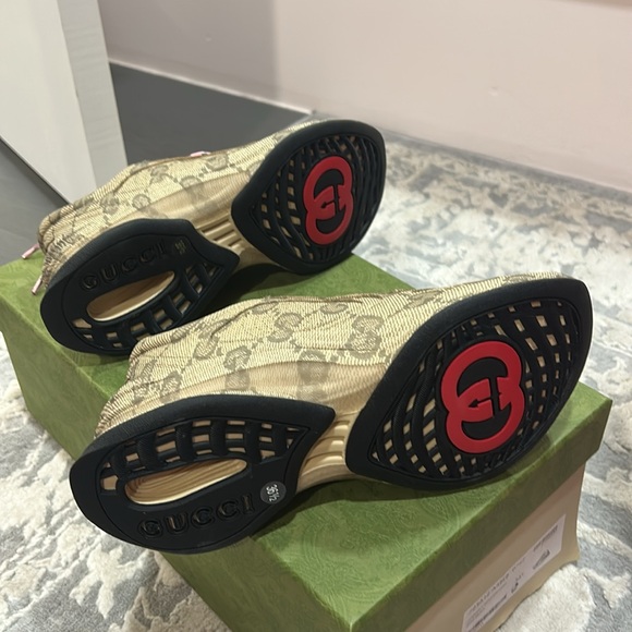 AUTHENTIC GUCCI Sneakers - Picture 8 of 12